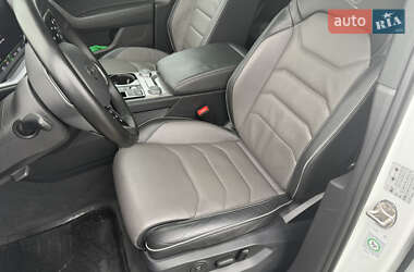Внедорожник / Кроссовер Volkswagen Touareg 2022 в 