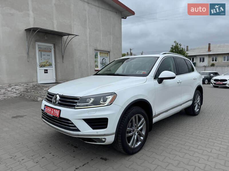 Внедорожник / Кроссовер Volkswagen Touareg 2016 в Луцке
