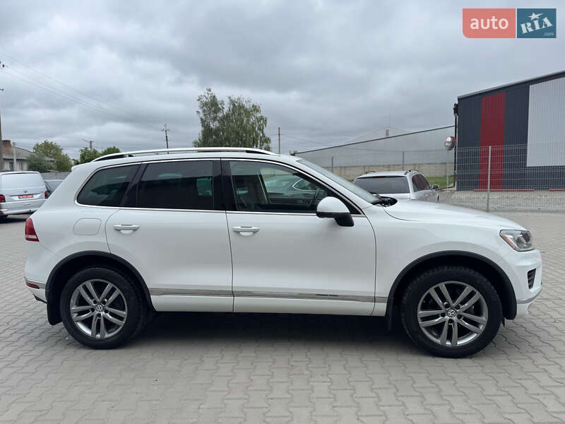 Внедорожник / Кроссовер Volkswagen Touareg 2016 в Луцке