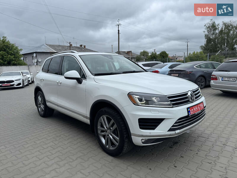 Внедорожник / Кроссовер Volkswagen Touareg 2016 в Луцке