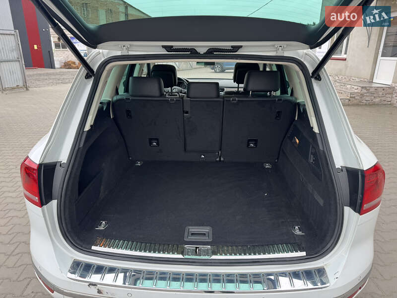 Внедорожник / Кроссовер Volkswagen Touareg 2016 в Луцке