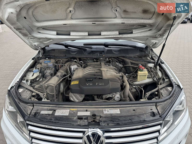 Внедорожник / Кроссовер Volkswagen Touareg 2016 в Луцке