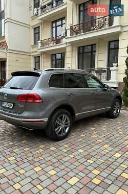 Позашляховик / Кросовер Volkswagen Touareg 2015 в 