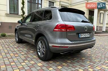 Позашляховик / Кросовер Volkswagen Touareg 2015 в 