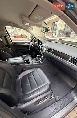 Позашляховик / Кросовер Volkswagen Touareg 2015 в 