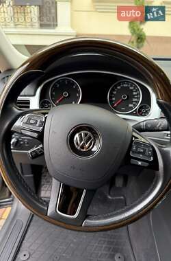 Позашляховик / Кросовер Volkswagen Touareg 2015 в 