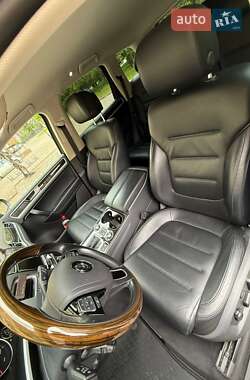 Позашляховик / Кросовер Volkswagen Touareg 2015 в 