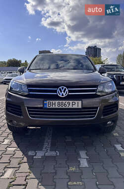 Внедорожник / Кроссовер Volkswagen Touareg 2011 в 