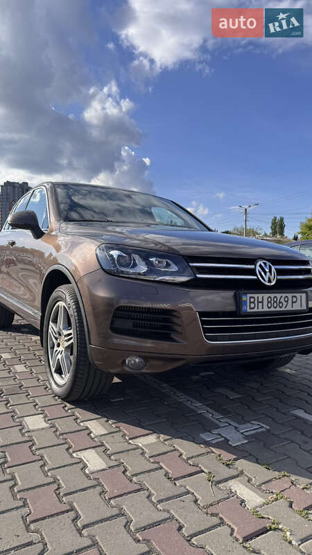 Внедорожник / Кроссовер Volkswagen Touareg 2011 в Одессе