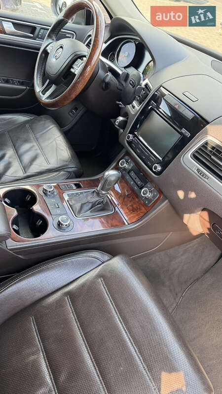 Внедорожник / Кроссовер Volkswagen Touareg 2011 в Одессе