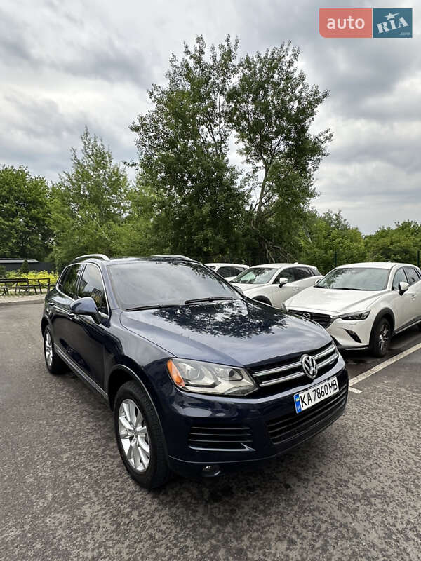 Внедорожник / Кроссовер Volkswagen Touareg 2013 в Киеве