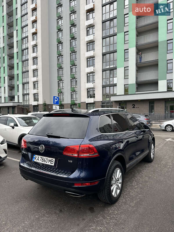 Внедорожник / Кроссовер Volkswagen Touareg 2013 в Киеве