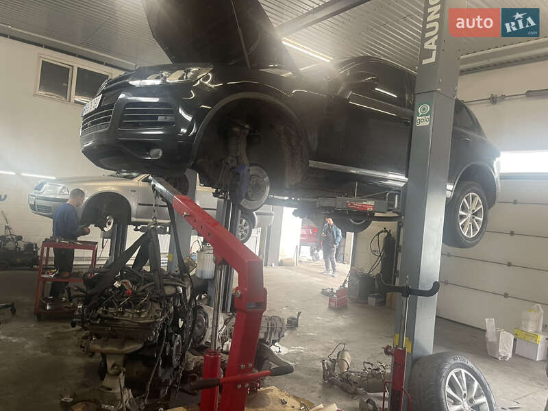 Внедорожник / Кроссовер Volkswagen Touareg 2010 в Виннице