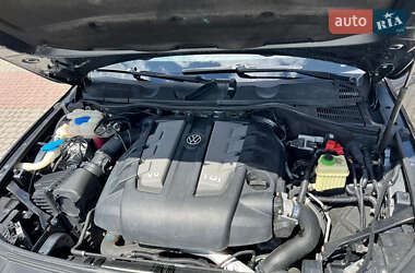 Внедорожник / Кроссовер Volkswagen Touareg 2014 в 