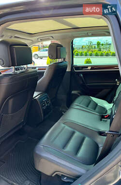 Внедорожник / Кроссовер Volkswagen Touareg 2014 в 