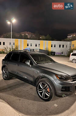 Внедорожник / Кроссовер Volkswagen Touareg 2013 в Днепре