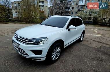 Позашляховик / Кросовер Volkswagen Touareg 2015 в Житомирі