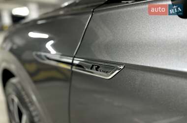 Внедорожник / Кроссовер Volkswagen Touareg 2021 в 
