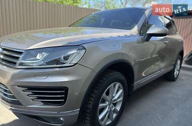 Внедорожник / Кроссовер Volkswagen Touareg 2015 в Киеве