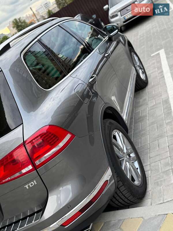 Внедорожник / Кроссовер Volkswagen Touareg 2015 в Смеле