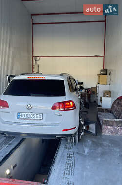 Внедорожник / Кроссовер Volkswagen Touareg 2012 в 