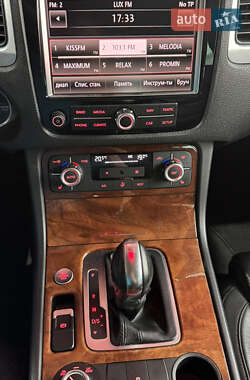 Позашляховик / Кросовер Volkswagen Touareg 2013 в 