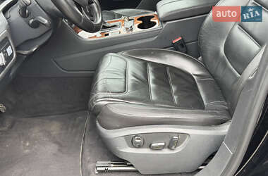 Позашляховик / Кросовер Volkswagen Touareg 2013 в 