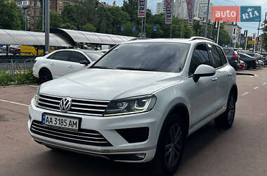 Внедорожник / Кроссовер Volkswagen Touareg 2015 в 