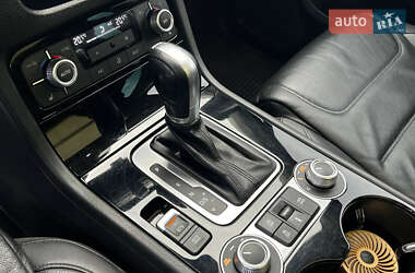 Внедорожник / Кроссовер Volkswagen Touareg 2015 в 