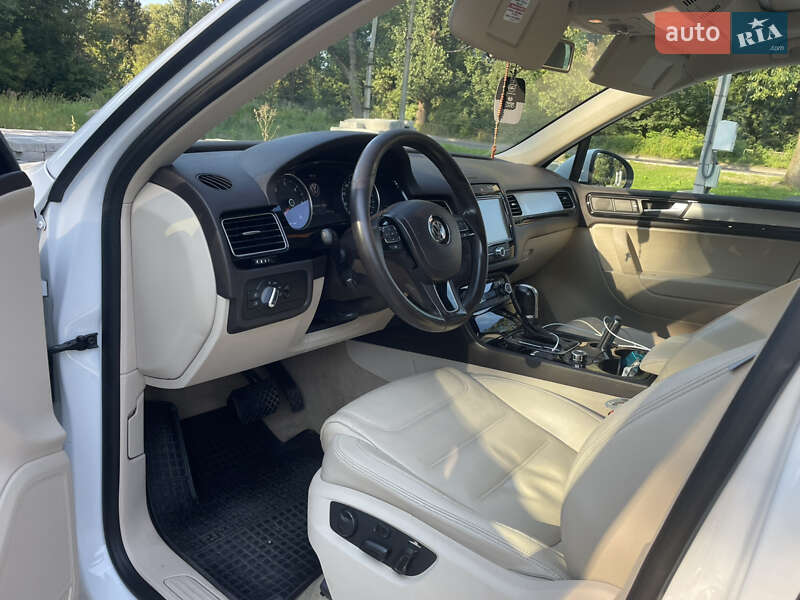 Внедорожник / Кроссовер Volkswagen Touareg 2013 в Трускавце