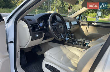 Внедорожник / Кроссовер Volkswagen Touareg 2013 в 