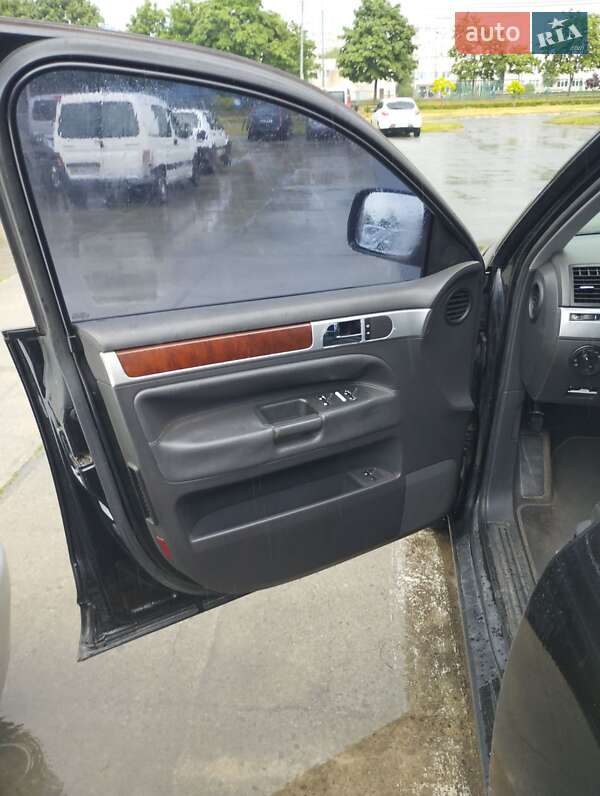 Внедорожник / Кроссовер Volkswagen Touareg 2003 в Славуте