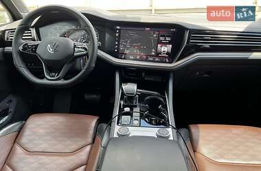 Внедорожник / Кроссовер Volkswagen Touareg 2019 в 