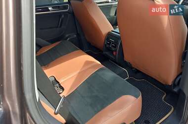 Позашляховик / Кросовер Volkswagen Touareg 2012 в 