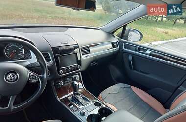 Позашляховик / Кросовер Volkswagen Touareg 2012 в 