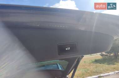 Позашляховик / Кросовер Volkswagen Touareg 2012 в 