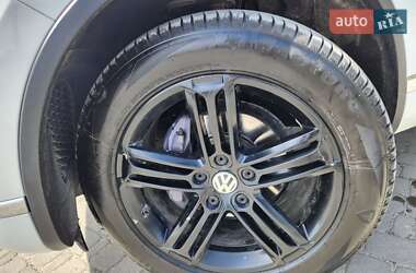 Внедорожник / Кроссовер Volkswagen Touareg 2016 в 