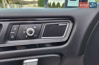 Внедорожник / Кроссовер Volkswagen Touareg 2016 в 