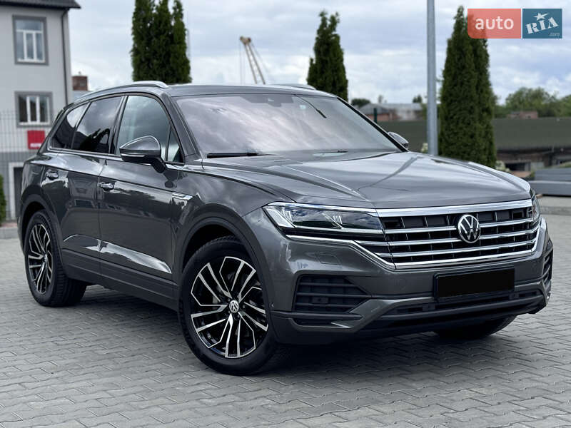 Позашляховик / Кросовер Volkswagen Touareg 2020 в Києві