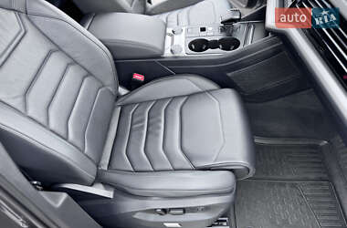Позашляховик / Кросовер Volkswagen Touareg 2020 в 