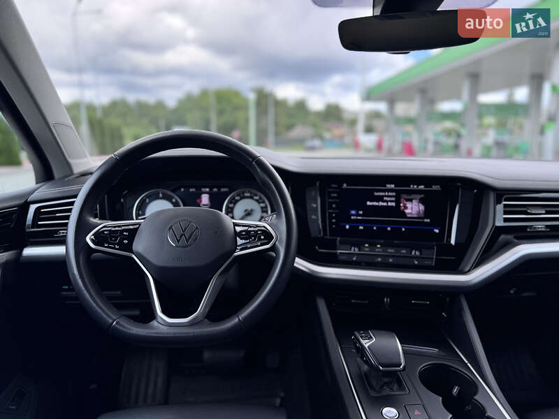 Позашляховик / Кросовер Volkswagen Touareg 2020 в Києві