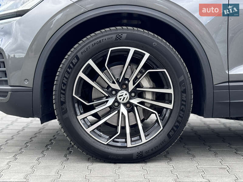 Позашляховик / Кросовер Volkswagen Touareg 2020 в Києві