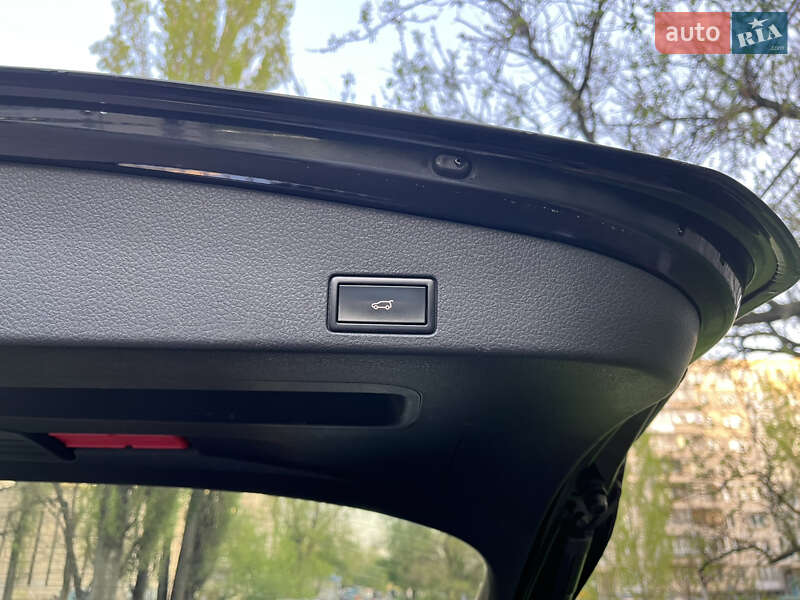 Позашляховик / Кросовер Volkswagen Touareg 2014 в Києві