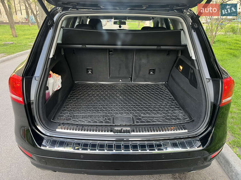 Позашляховик / Кросовер Volkswagen Touareg 2014 в Києві