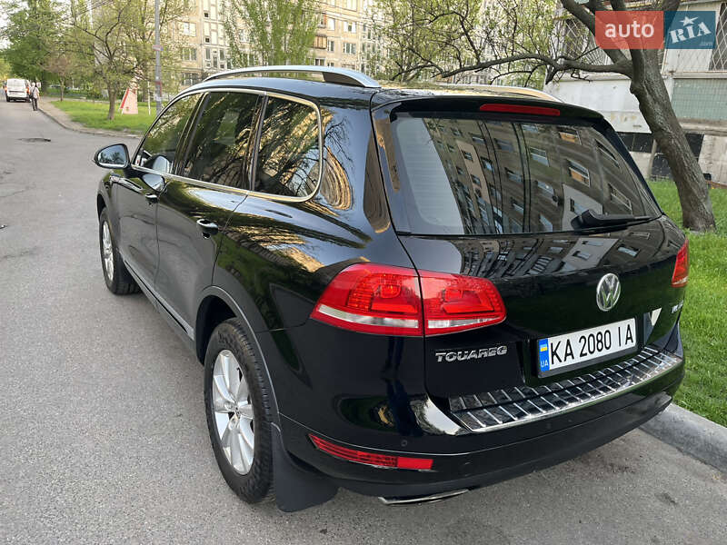 Позашляховик / Кросовер Volkswagen Touareg 2014 в Києві