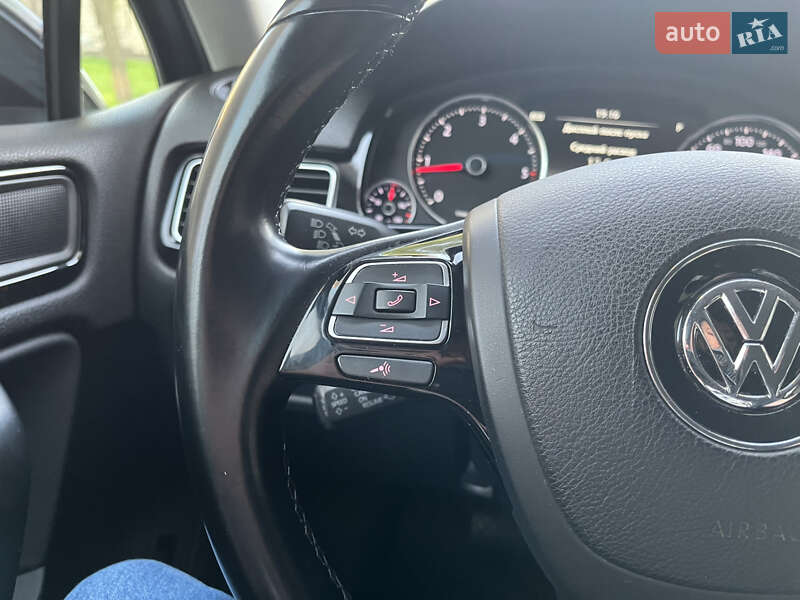 Позашляховик / Кросовер Volkswagen Touareg 2014 в Києві