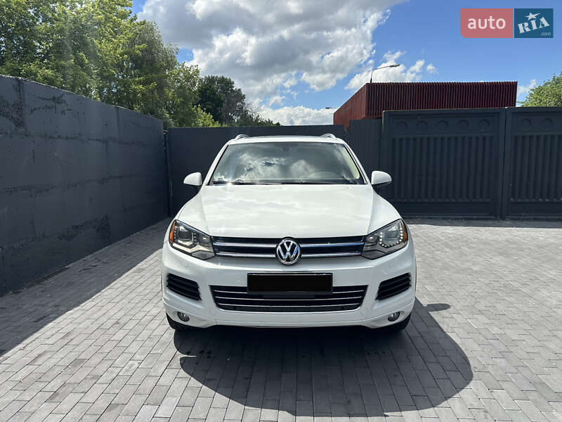Позашляховик / Кросовер Volkswagen Touareg 2012 в Києві
