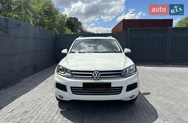 Позашляховик / Кросовер Volkswagen Touareg 2012 в 
