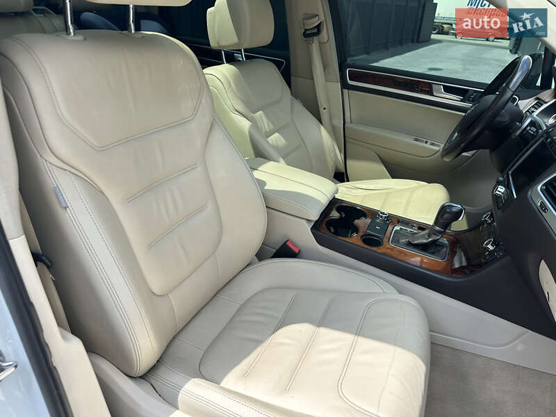 Позашляховик / Кросовер Volkswagen Touareg 2012 в Києві
