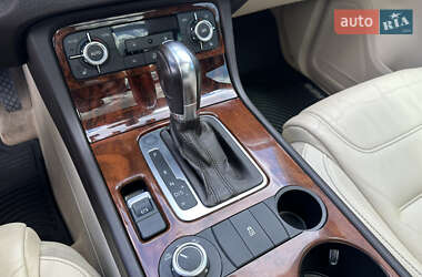 Позашляховик / Кросовер Volkswagen Touareg 2012 в 